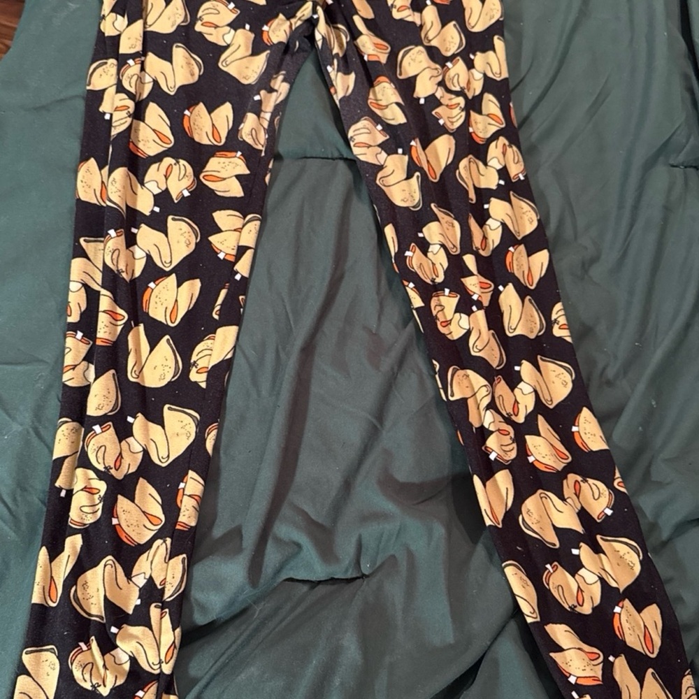LuLaRoe Black and Cream Fortune Cookie Leggings